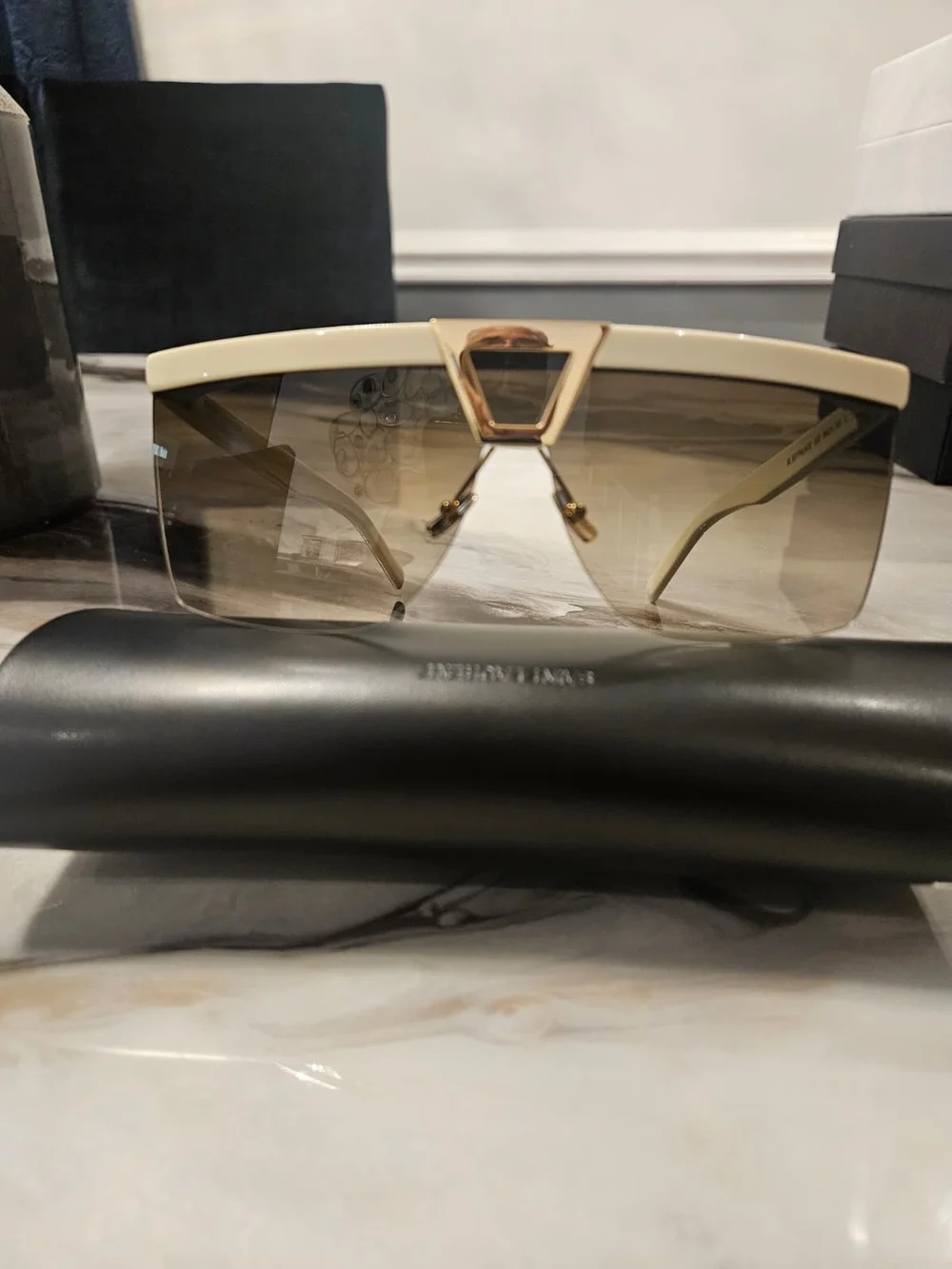 Saint Laurent modern saint